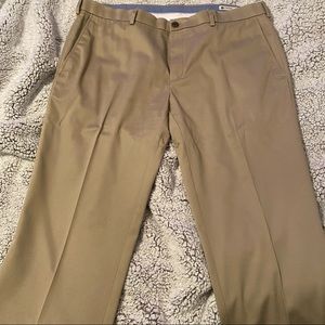 Men’s No Iron Khakis. 40x32. Haggar Straight Cut
